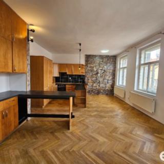 Pronájem bytu 2+kk 73 m² Praha Žižkov, Husinecká
