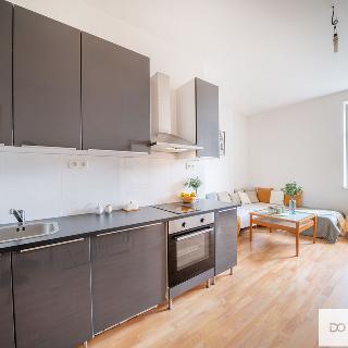 Prodej bytu 2+kk 45 m² Praha, Husinecká