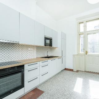 Pronájem bytu 3+1 117 m² Praha, Bílkova