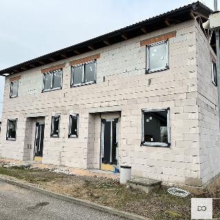 Prodej bytu 4+kk 98 m² Dolní Bousov, 