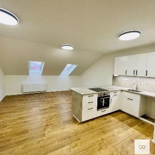 Pronájem bytu 3+kk 79 m² Praha, Svornosti