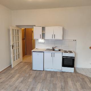 Pronájem bytu 1+kk a garsoniéry 26 m² Praha, Šlikova