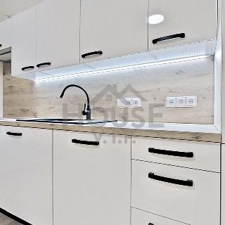 Prodej bytu 2+kk 50 m² Praha, Plzeňská