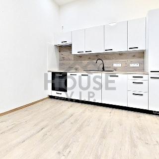 Prodej bytu 2+kk 50 m² Praha, Plzeňská