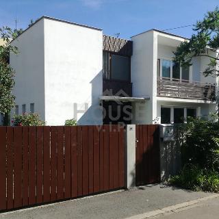 Prodej rodinného domu 153 m² Praha, 