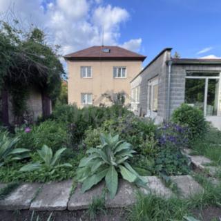 Prodej rodinného domu 215 m² Praha Suchdol