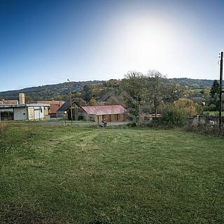 Prodej komerčního pozemku 1297 m² Vinařice