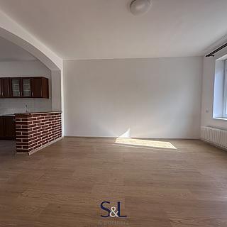 Pronájem bytu 2+1 70 m&sup2; Doksy