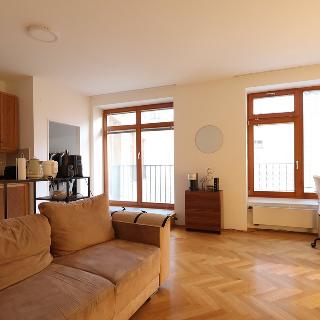 Pronájem bytu 2+kk 55 m² Praha, Francouzská