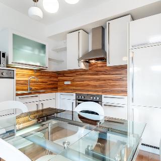 Prodej bytu 1+kk a garsoniéry 48 m² Praha, Karla Kryla