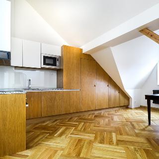 Pronájem bytu 2+kk 86 m² Praha