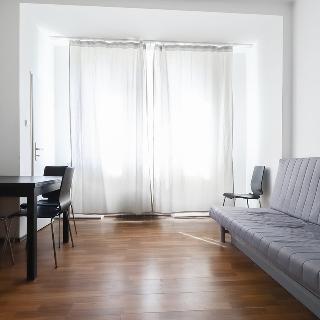 Pronájem bytu 1+kk a garsoniéry 30 m² Praha, Křižíkova