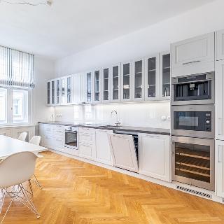 Pronájem bytu 3+1 142 m² Praha, Břehová