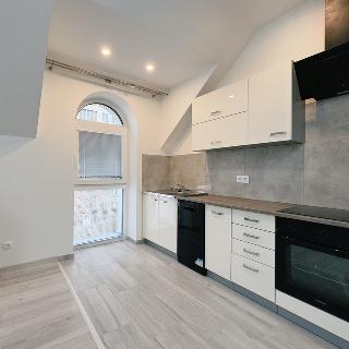 Pronájem bytu 3+kk 76 m² Praha