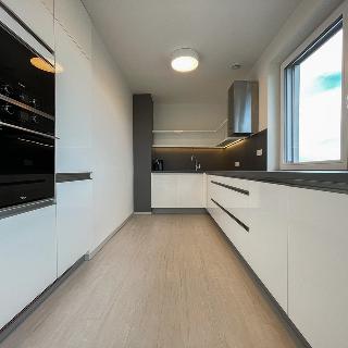 Pronájem bytu 2+kk 144 m² Praha, Křížová