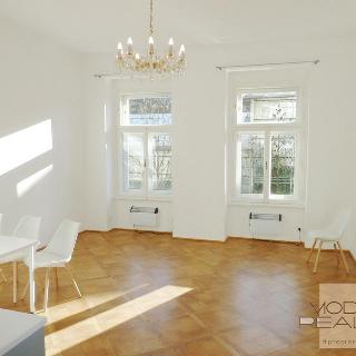 Pronájem bytu 3+kk 70 m² Praha, Benátská