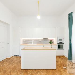 Pronájem bytu 3+1 98 m² Praha, Mánesova