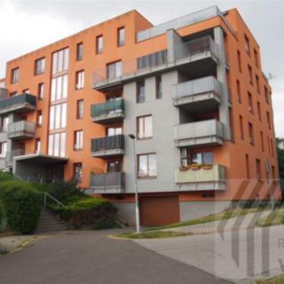 Pronájem bytu 1+kk a garsoniéry 32 m² Pardubice Studánka, Dubové návrší