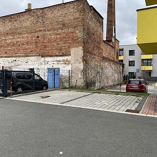 Pronájem parkovacího místa 16 m&sup2; Pardubice