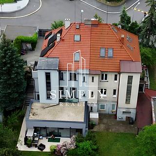 Prodej rodinného domu 360 m&sup2; Praha