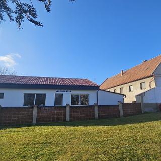 Prodej rodinného domu 340 m² Polepy