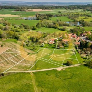 Prodej stavební parcely 8000 m² Bratronice