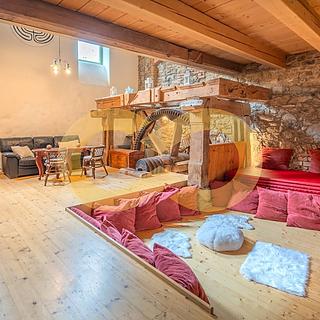 Prodej hotelu, penzionu 590 m² Uzeničky