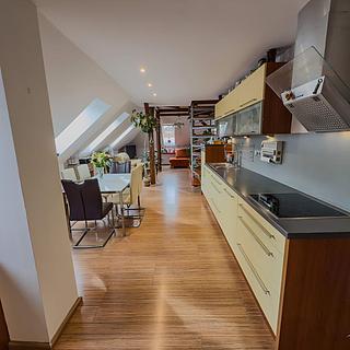 Prodej bytu 4+kk 146 m&sup2; Jihlava