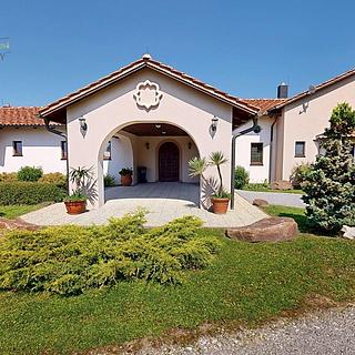 Prodej rodinného domu 889 m&sup2; Podbrdy