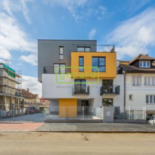 Pronájem bytu 1+kk a garsoniéry 30 m² Praha, Pakoměřická