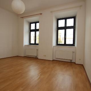 Pronájem bytu 1+kk a garsoniéry 39 m² Tábor, Žižkovo nám.