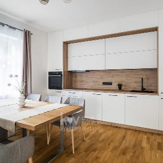 Pronájem bytu 2+kk 70 m² Praha, Šlejnická