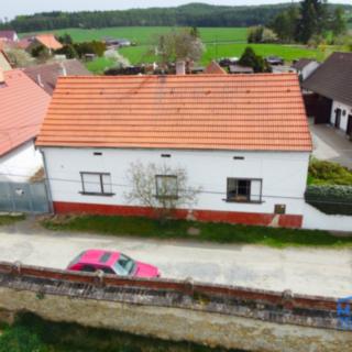Prodej rodinného domu 100 m² Zemětice