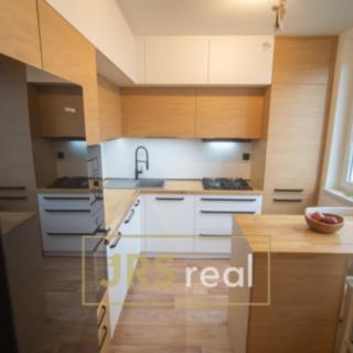 Prodej bytu 3+1 74 m² Veselí nad Moravou, náměstí Míru