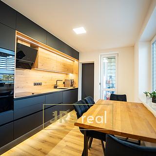 Prodej bytu 3+kk 84 m&sup2; Hustopeče