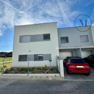 Pronájem rodinného domu 143 m² Roudné