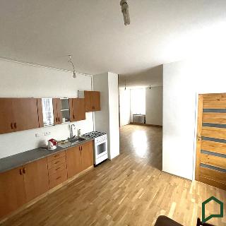 Prodej bytu 3+1 79 m² Zálesí, 