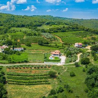 Prodej stavební parcely 10 100 m² v Chorvatsku