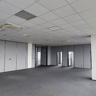 Pronájem kanceláře 187 m² Praha, Sezemická