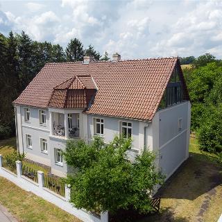 Prodej rodinného domu 350 m² Měcholupy