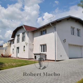 Prodej rodinného domu 353 m² Kostelec u Křížků, 