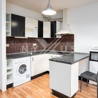 Prodej bytu 1+kk a garsoniéry 38 m² Praha, Na Slatince