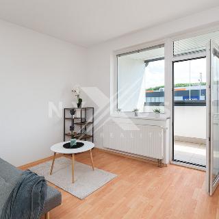 Prodej bytu 1+kk a garsoniéry 32 m² Praha, Poděbradská