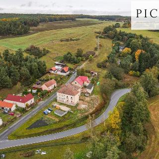 Prodej stavební parcely 690 m² Zemětice