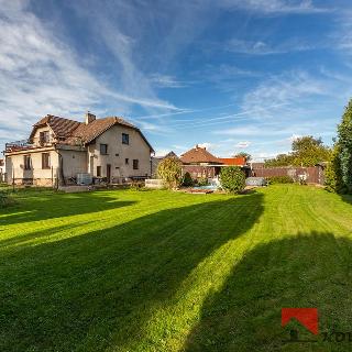 Prodej rodinného domu 252 m² Horní Počaply