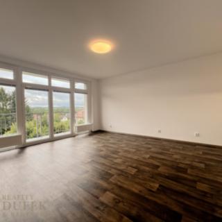 Pronájem bytu 1+kk a garsoniéry 35 m² Říčany, Komenského náměstí
