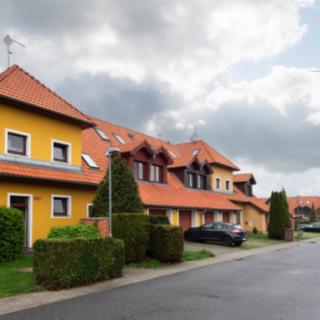Prodej bytu 1+kk a garsoniéry 41 m² Jesenice, Lomená