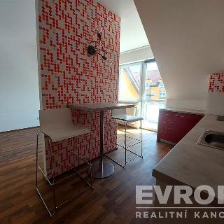 Prodej bytu 1+kk a garsoniéry 32 m² Praha, Švihovská