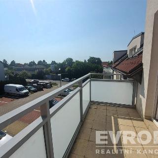 Prodej bytu 1+kk a garsoniéry 38 m² Praha, Švihovská