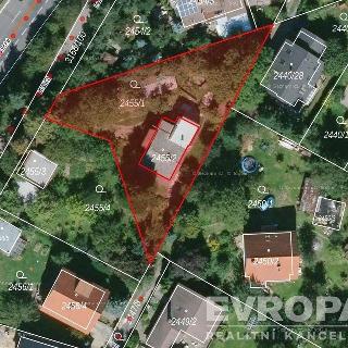 Prodej stavební parcely 1 052 m² Praha, Nad dálnicí